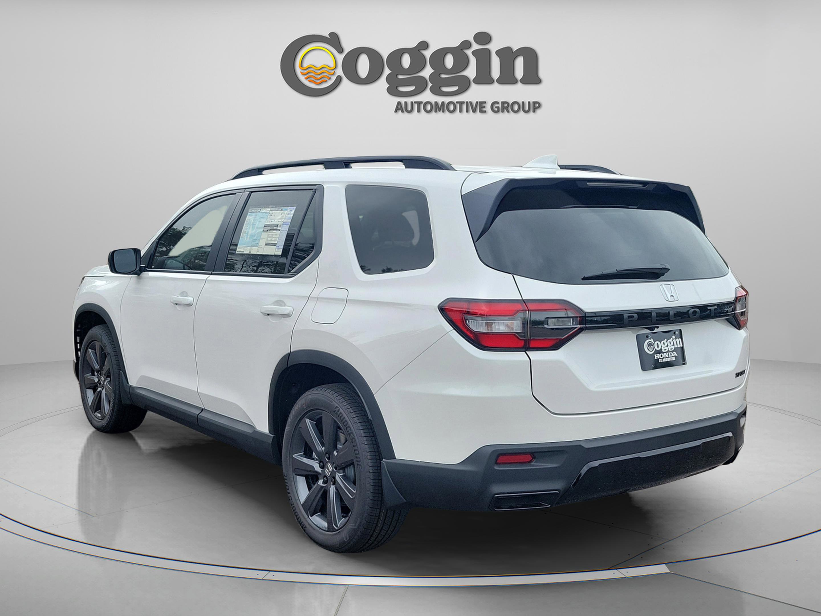 New 2026 Honda Pilot Sport image 3