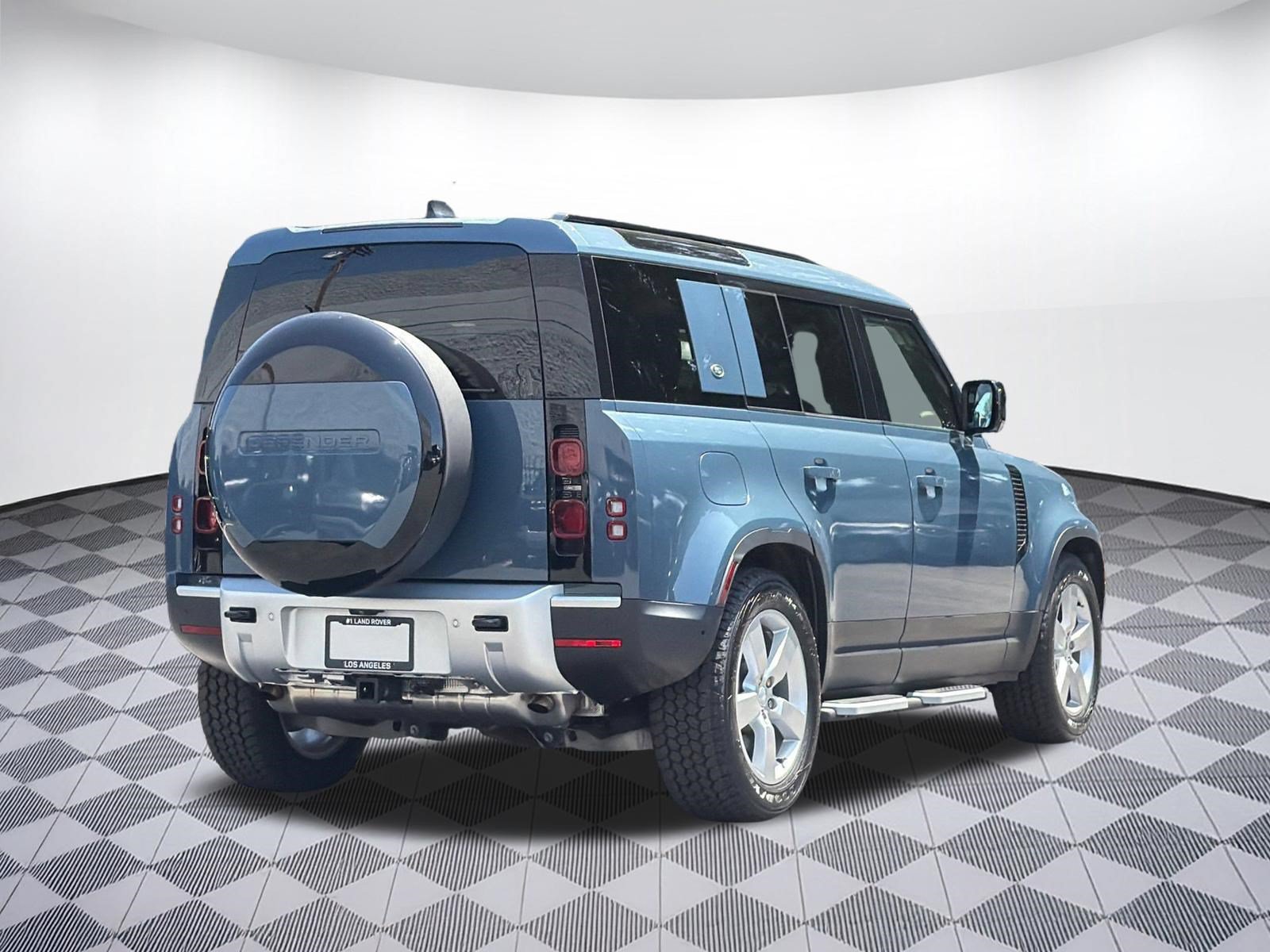 Used 2023 Land Rover Defender 110 SE AWD/4WD image 8