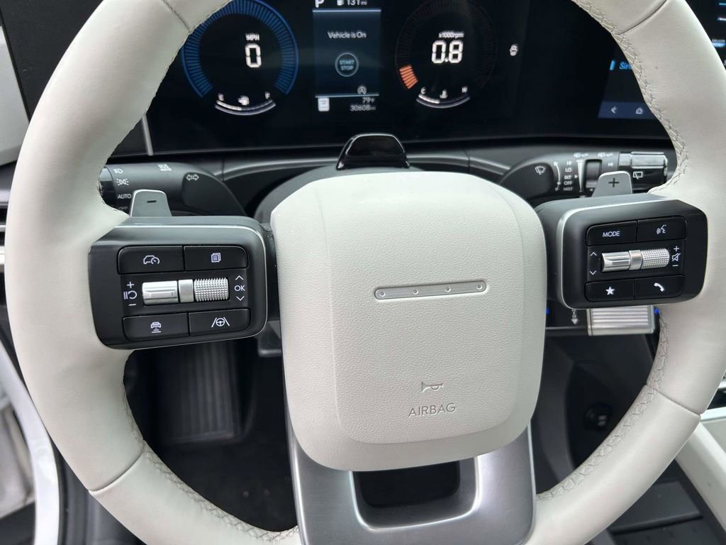 Used 2025 Hyundai Santa Fe SEL FWD image 17