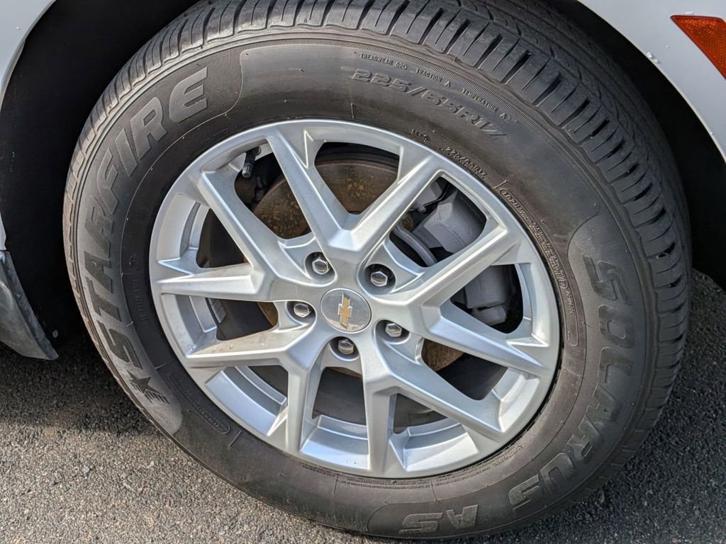 Used 2022 Chevrolet Equinox LS image 3