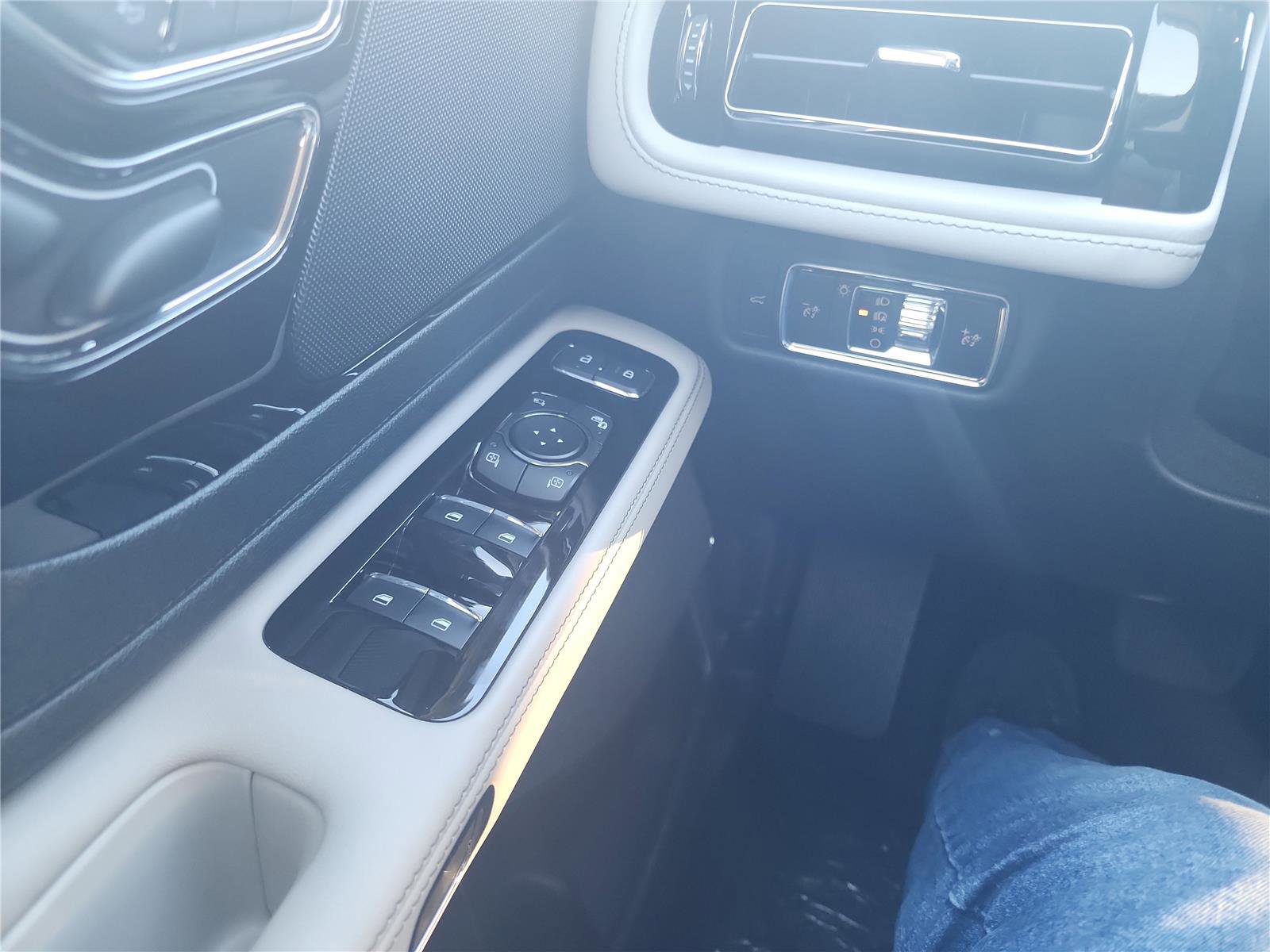 New 2026 Lincoln Aviator 2WD image 29