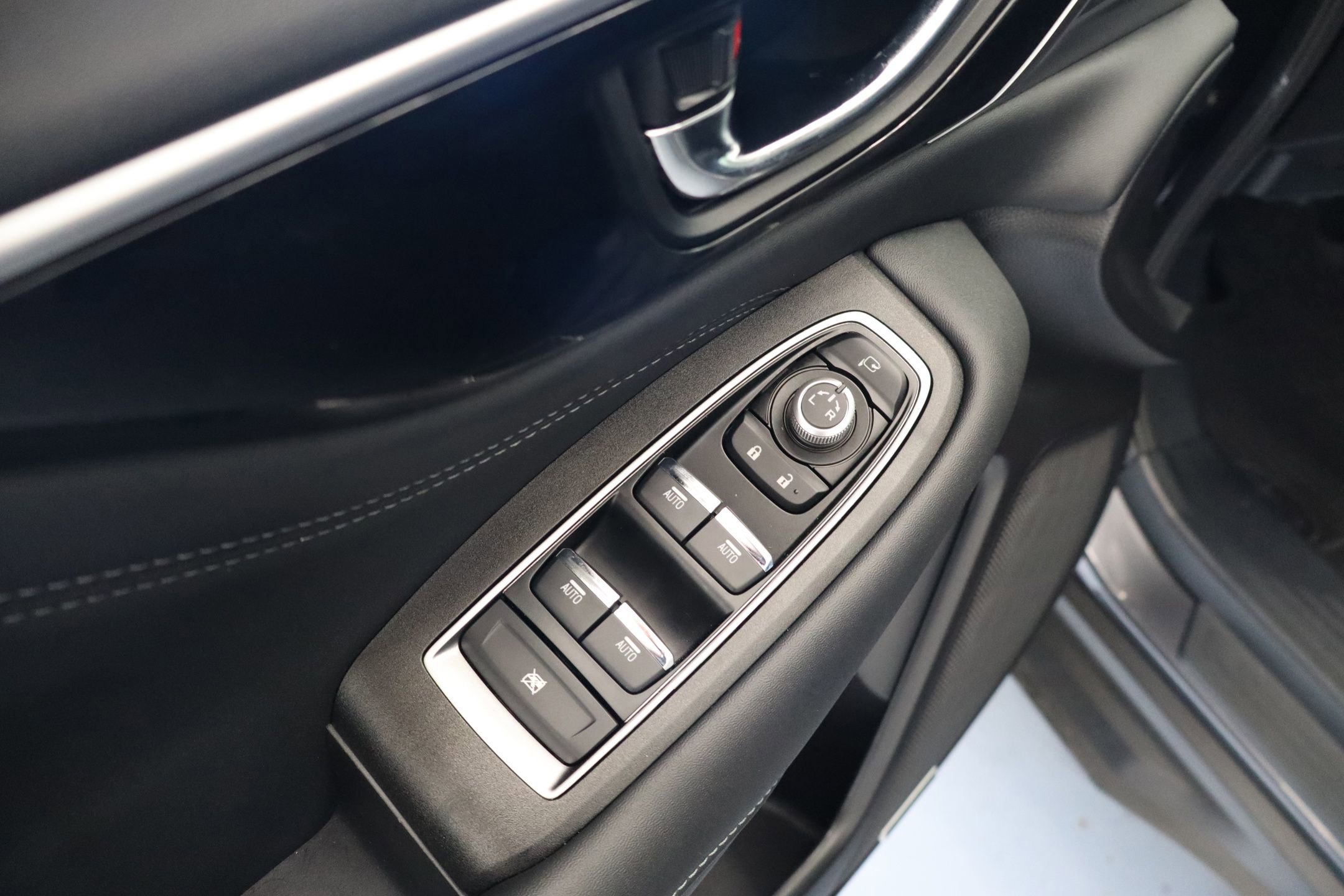 Used 2025 Subaru Outback Touring w/ Popular Package #2 image 13