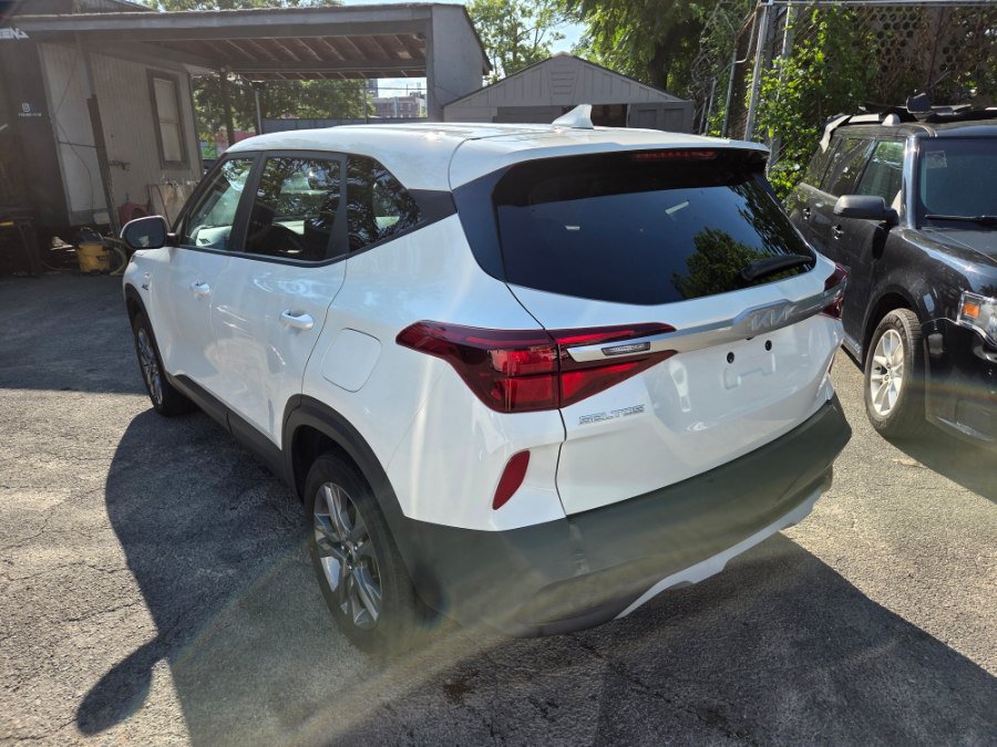 Used 2022 Kia Seltos LX AWD/4WD image 2