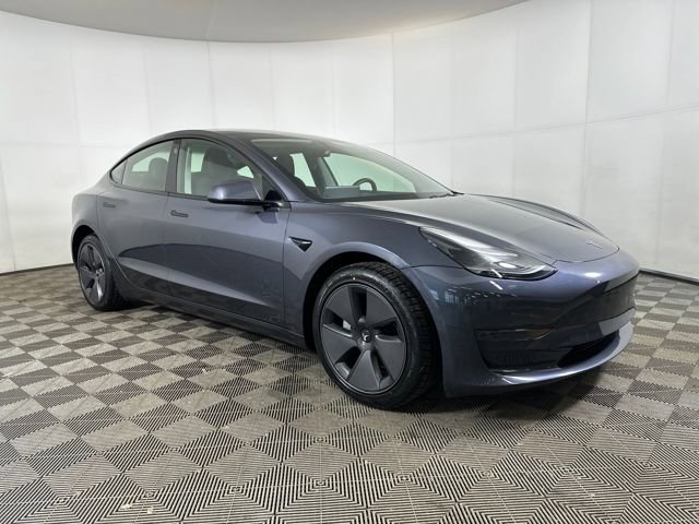 Used 2023 Tesla Model 3 Standard Range image 2