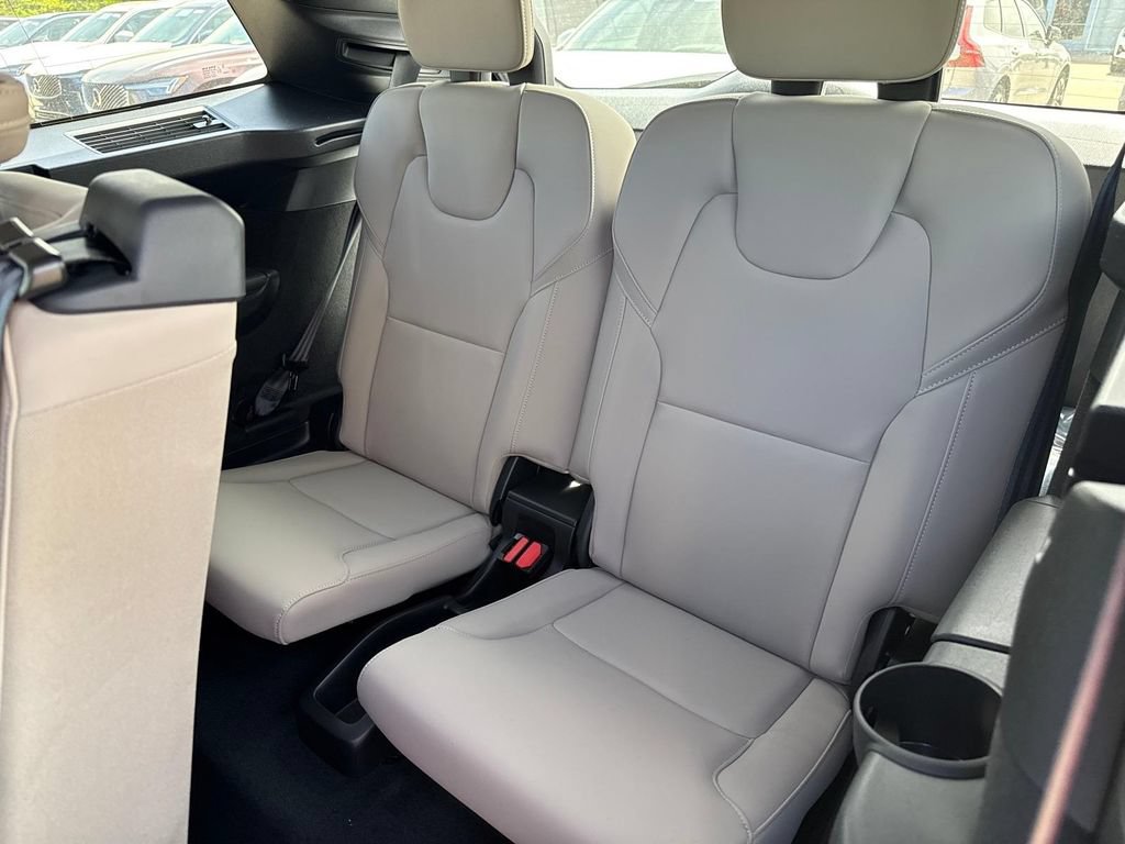 New 2026 Volvo XC90 T8 Plus w/ Protection Package Premier AWD/4WD image 10