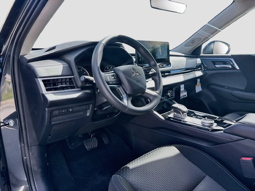 New 2026 Mitsubishi Outlander ES FWD image 9