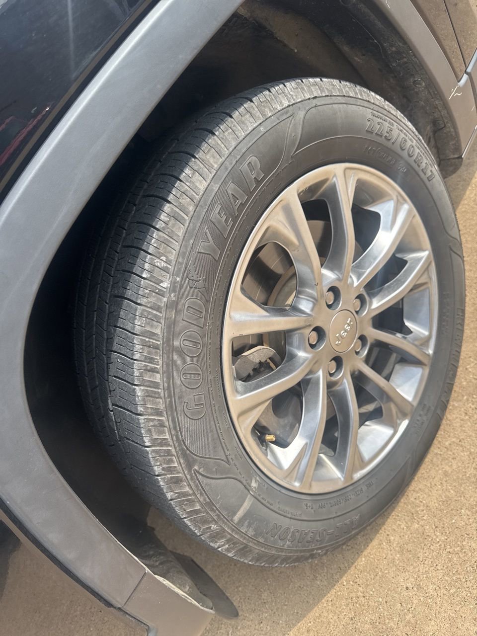 Used 2019 Jeep Cherokee Latitude Plus image 8