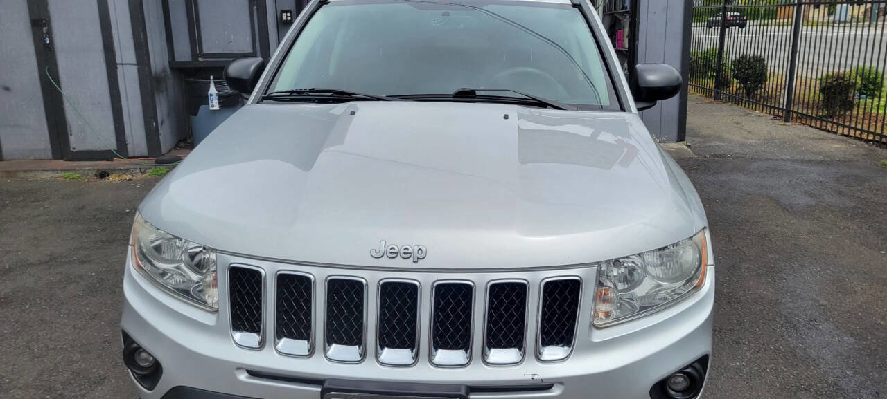 Used 2012 Jeep Compass Sport image 3