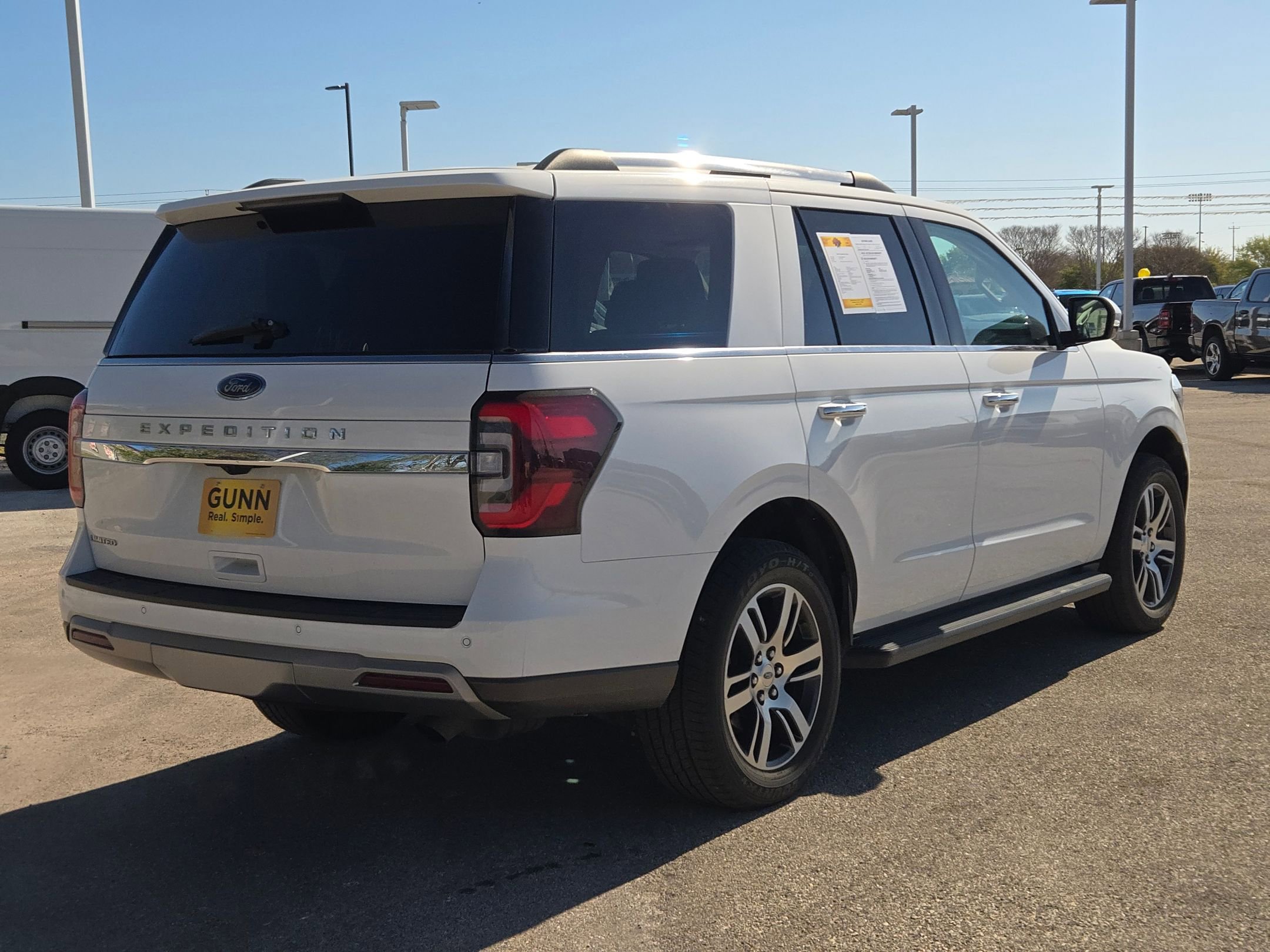 Used 2024 Ford Expedition Limited image 3