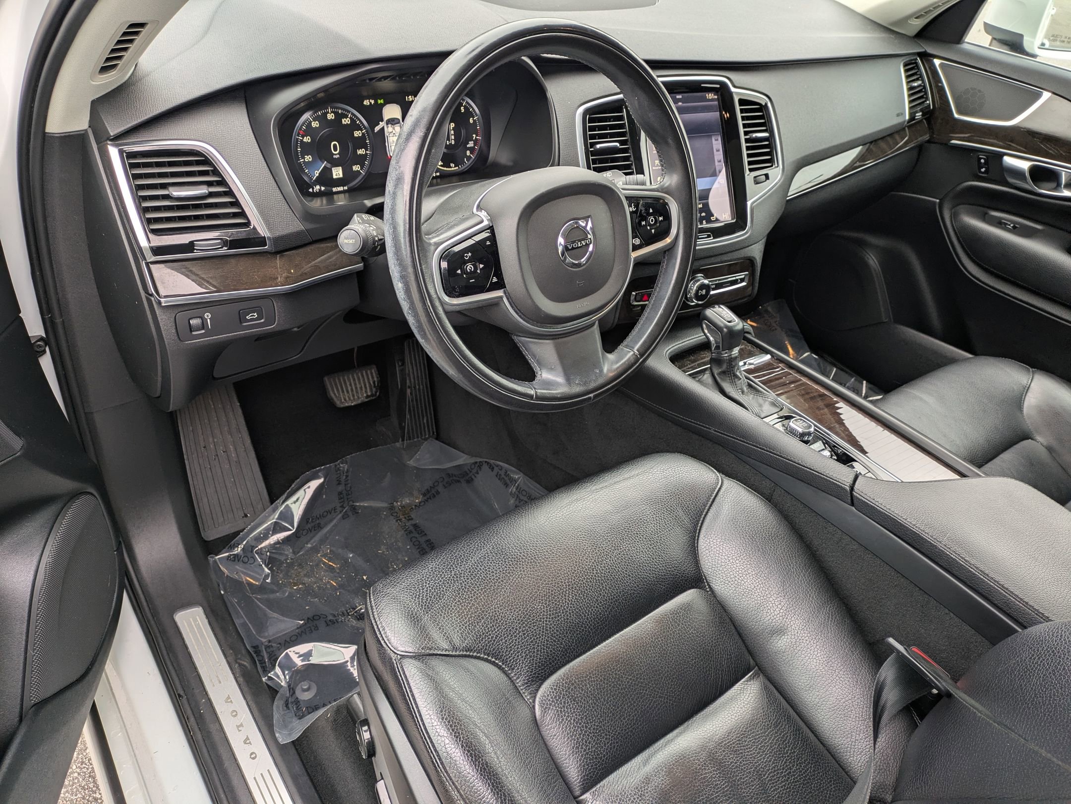 Used 2018 Volvo XC90 T6 Momentum w/ Convenience Package image 9