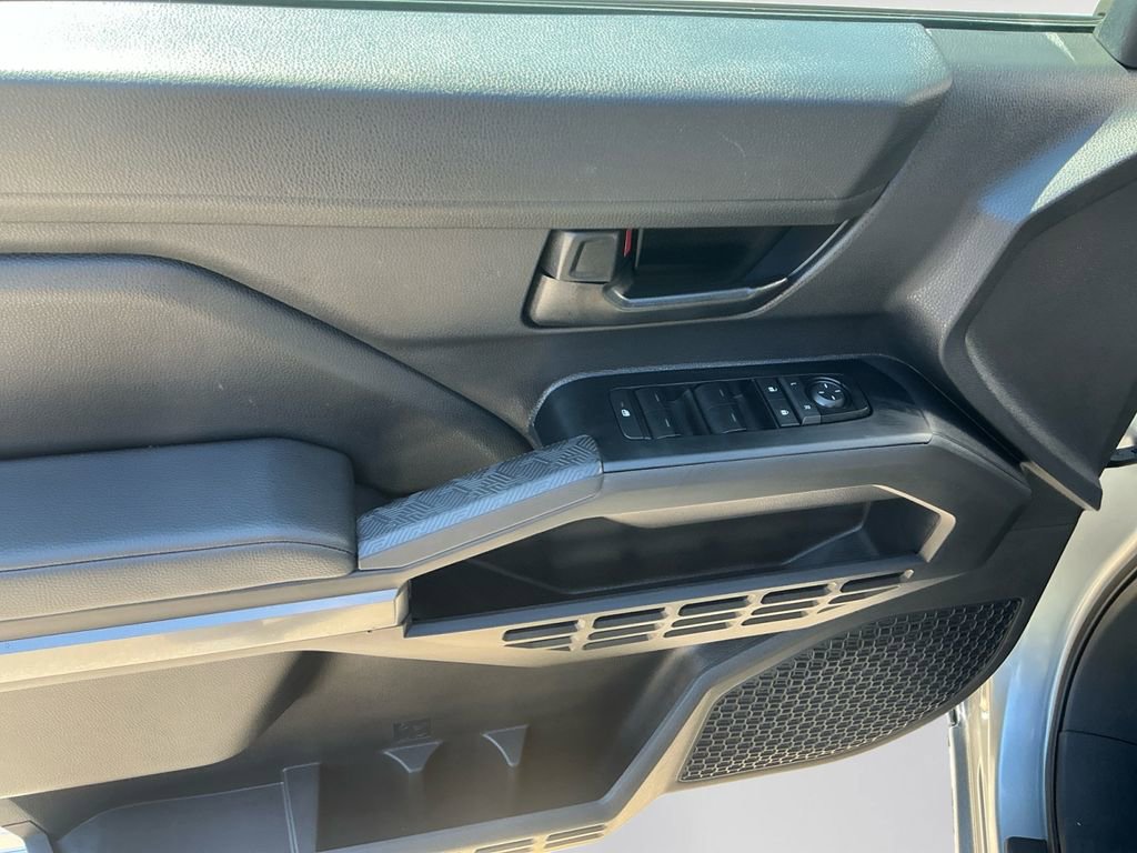 Certified 2025 Toyota Tacoma SR5 AWD/4WD image 21