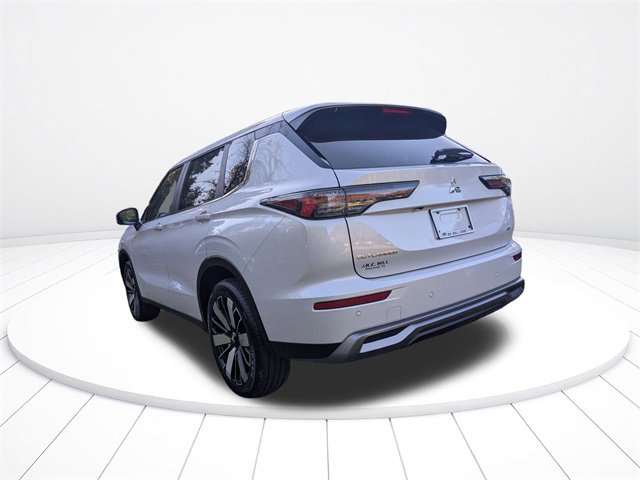 New 2025 Mitsubishi Outlander SE image 6