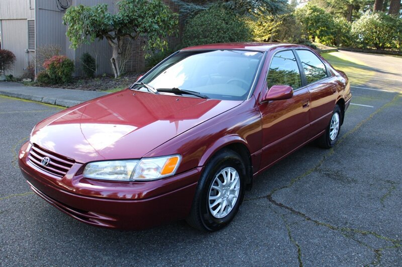 Used 1998 Toyota Camry LE FWD image 1