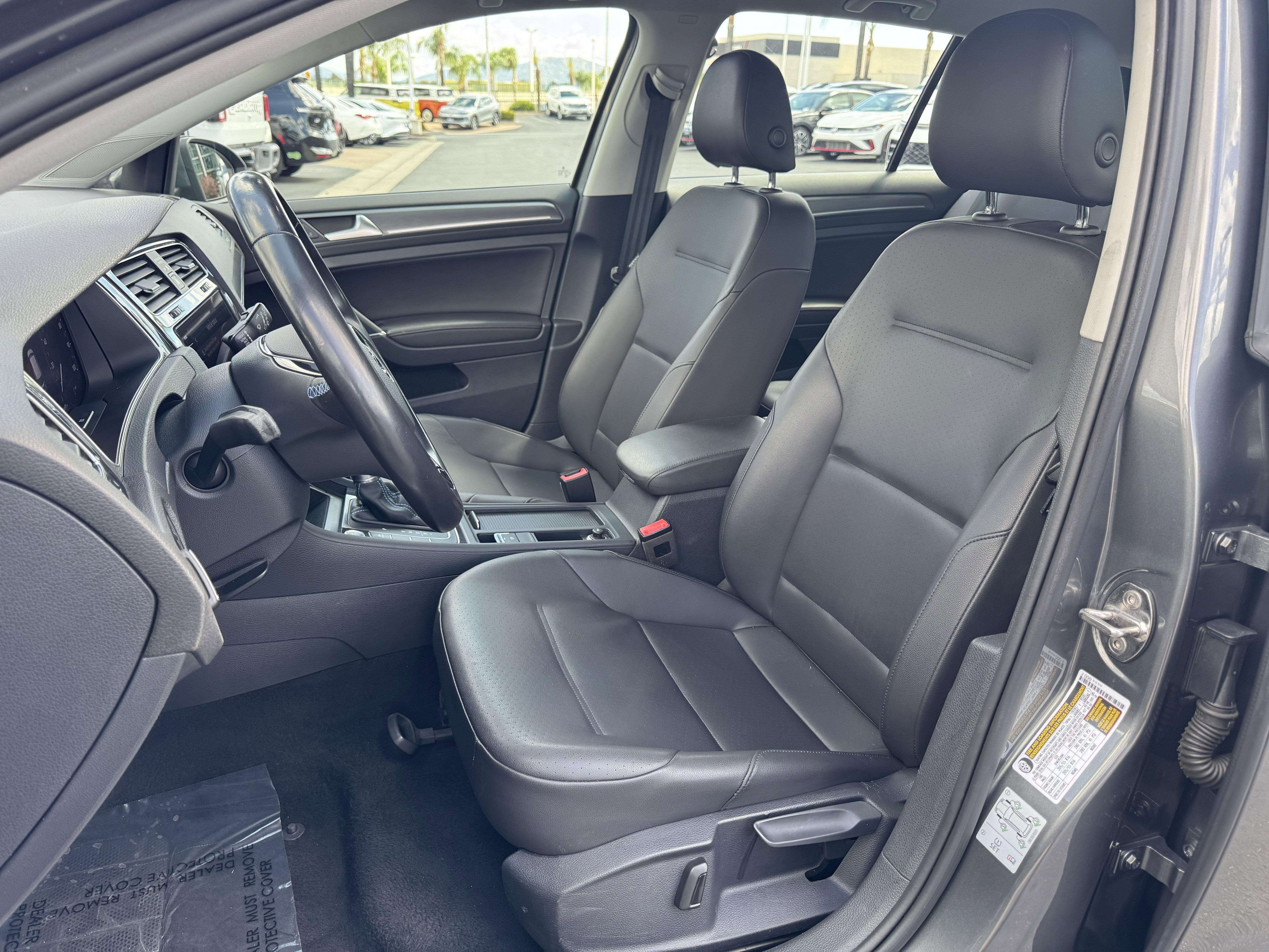 Used 2019 Volkswagen e-Golf SEL Premium image 14