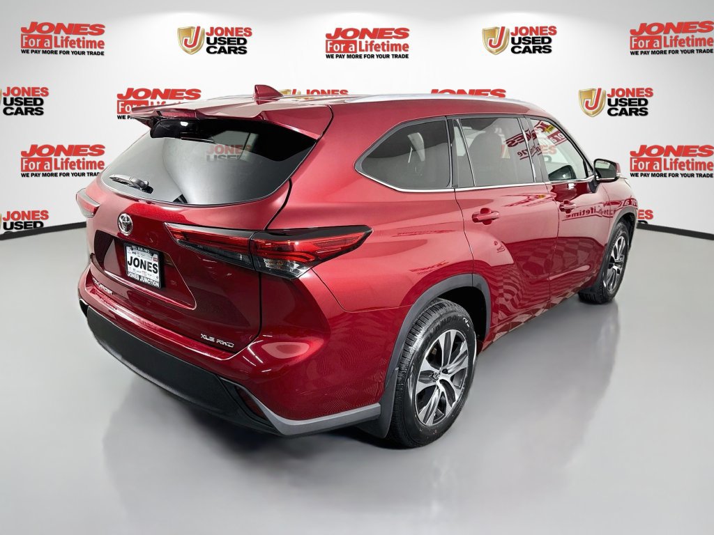 Certified 2022 Toyota Highlander XLE AWD/4WD image 17