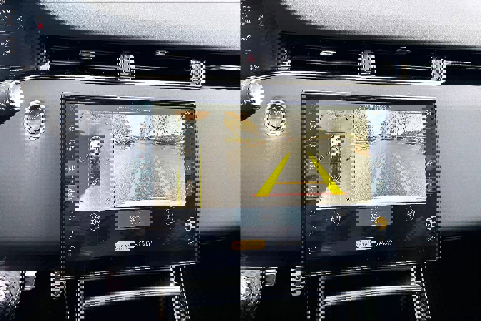 Used 2024 Land Rover Range Rover Evoque Dynamic SE image 52