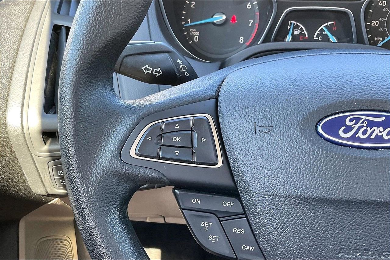 Used 2018 Ford Focus SE w/ SE Appearance Package image 26