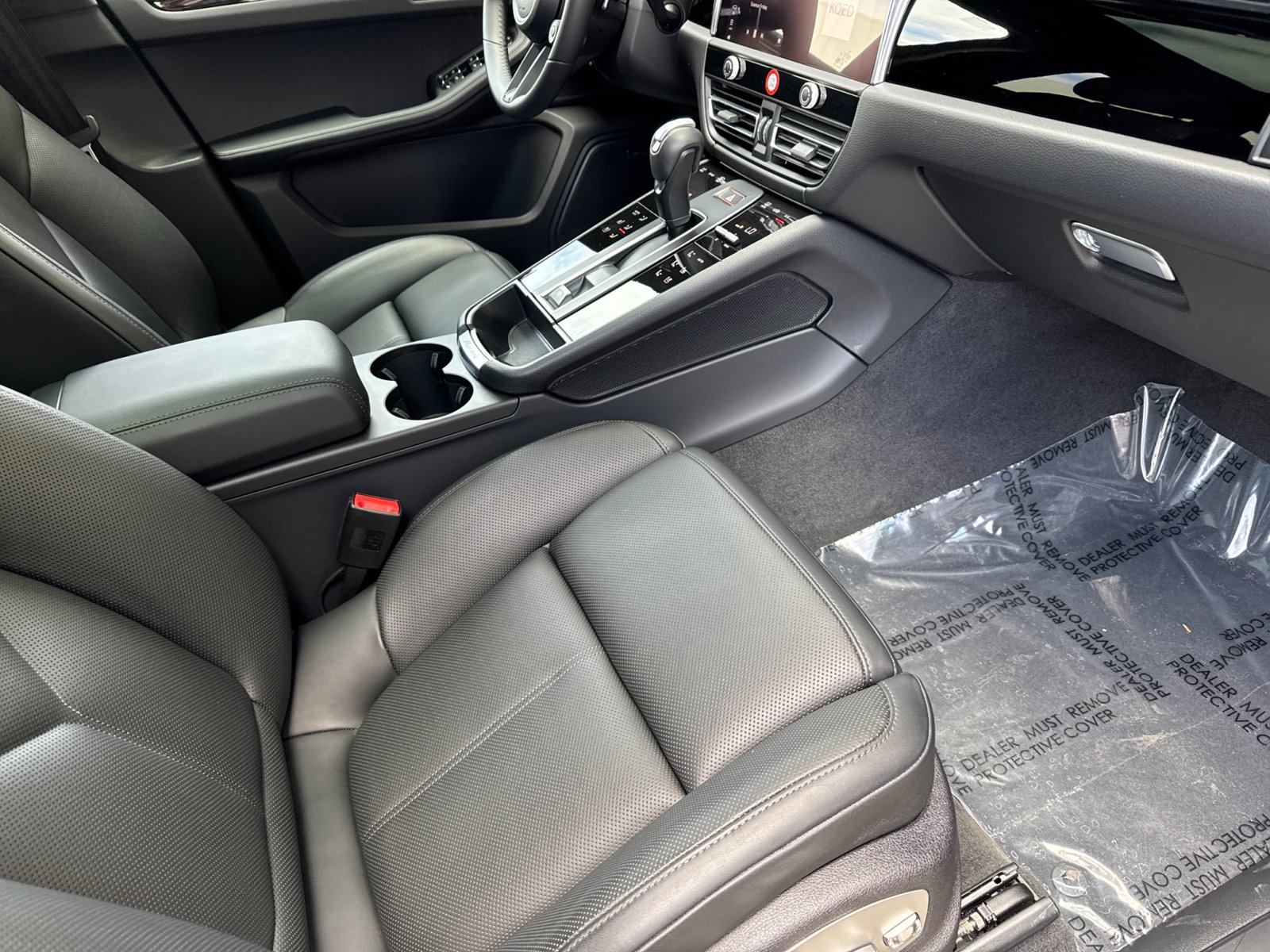 Certified 2026 Porsche Macan AWD/4WD image 18