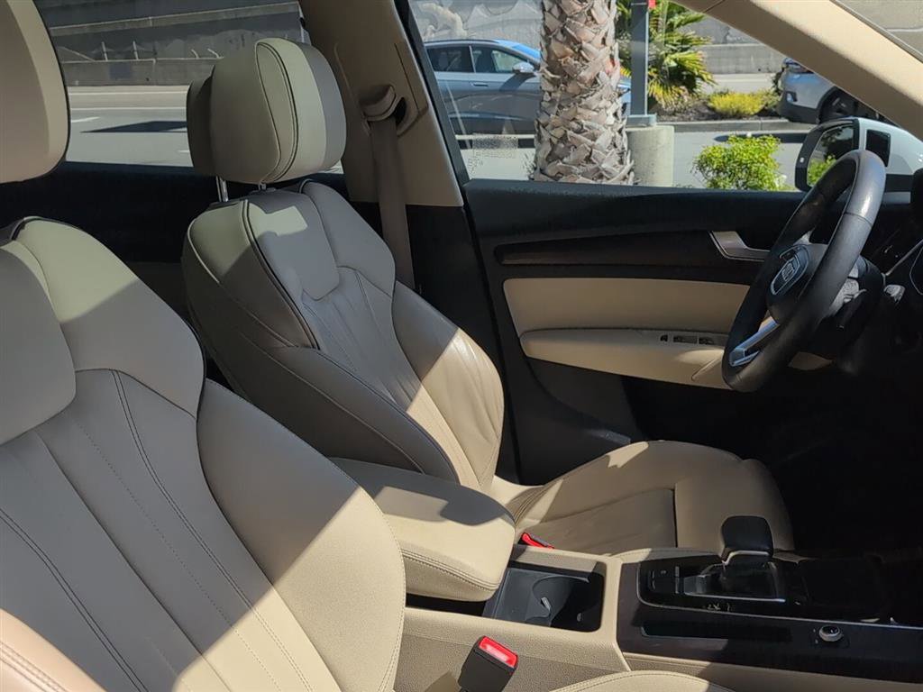 Used 2023 Audi Q5 e Premium w/ Convenience Package image 13