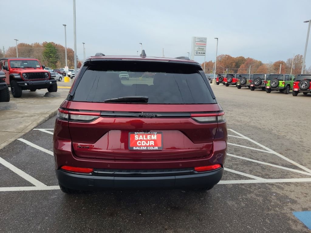 New 2025 Jeep Grand Cherokee Altitude AWD/4WD image 13