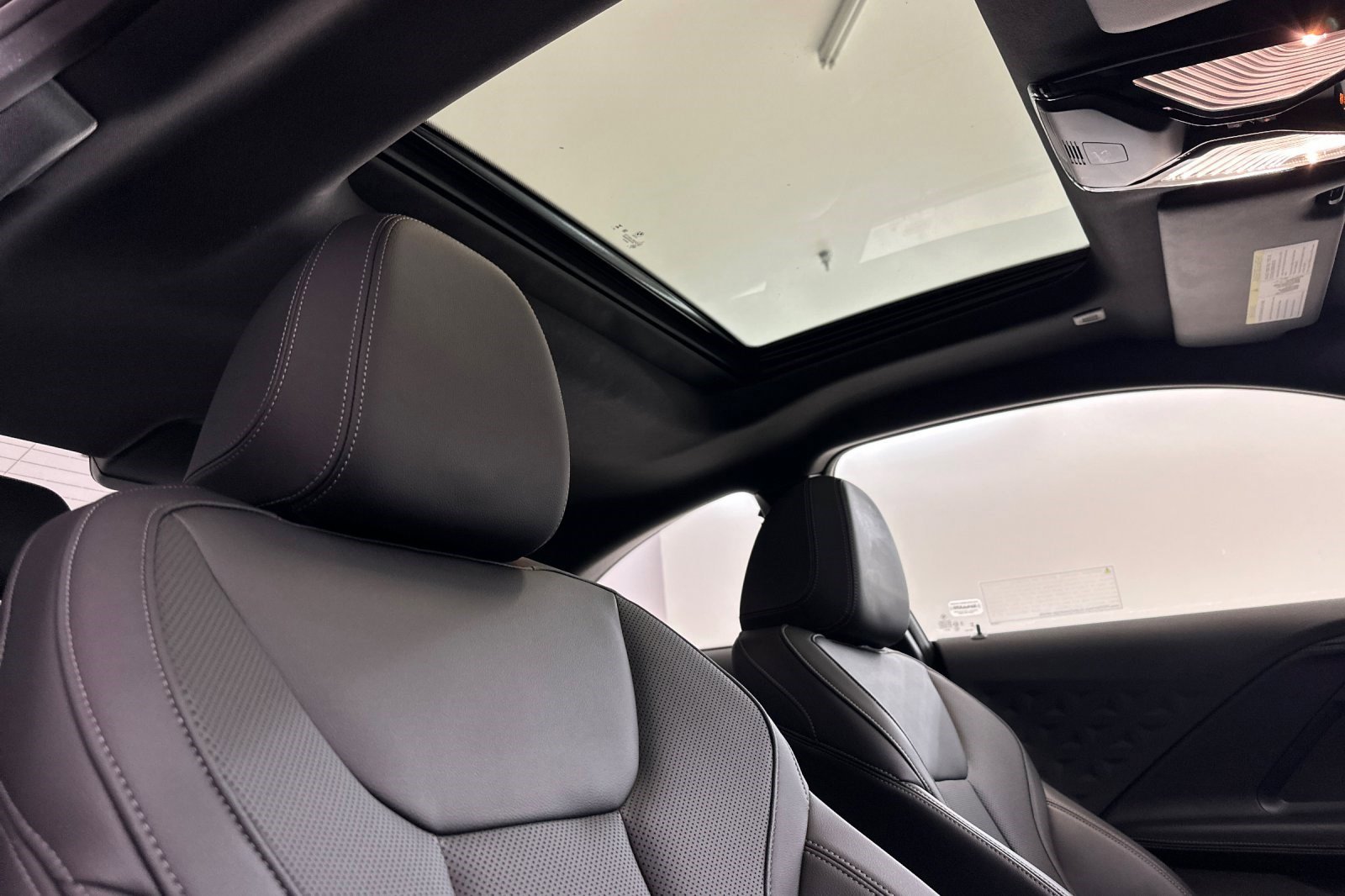 Used 2025 BMW 230i Coupe w/ Convenience Package RWD image 26