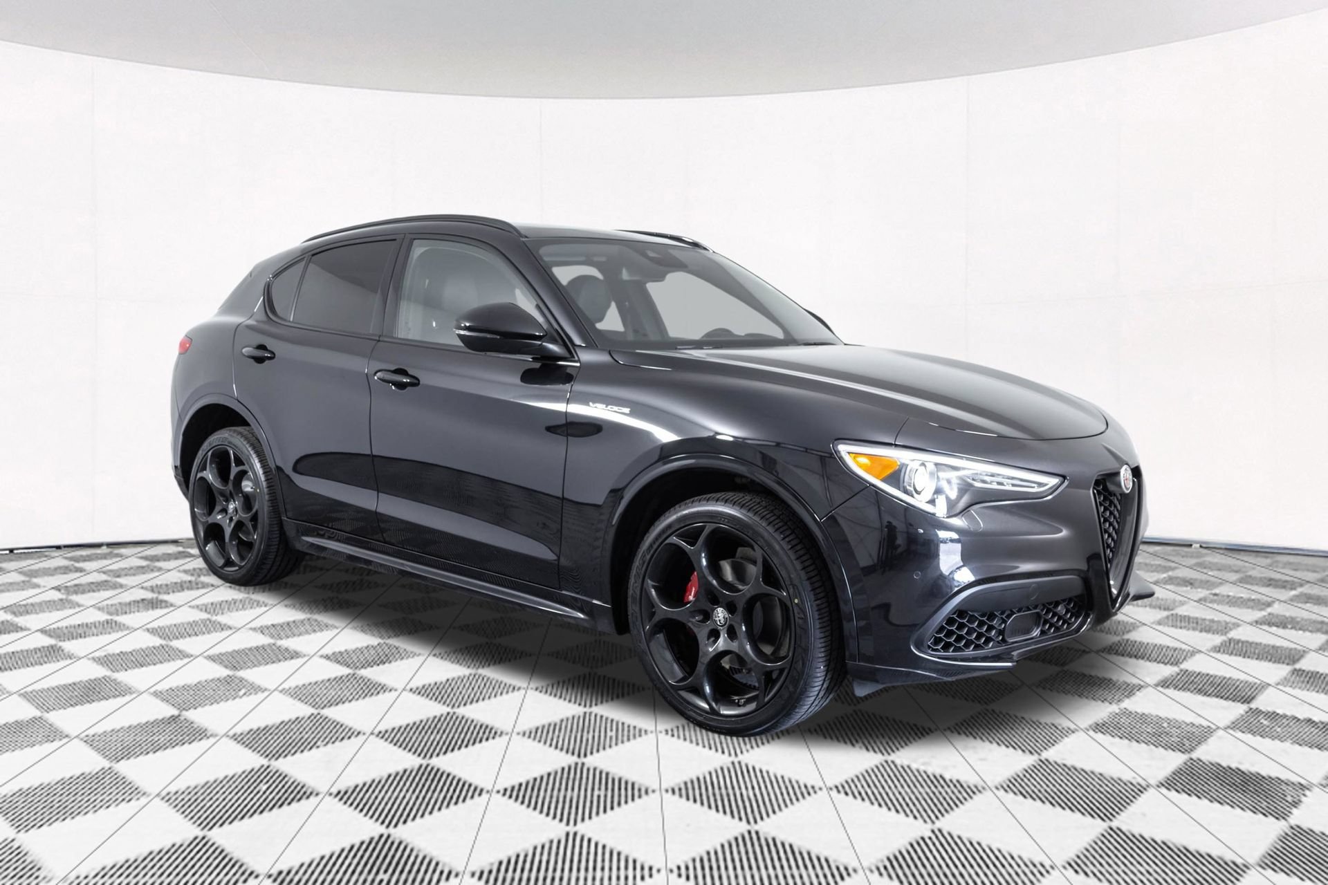 Used 2023 Alfa Romeo Stelvio Veloce AWD/4WD image 23