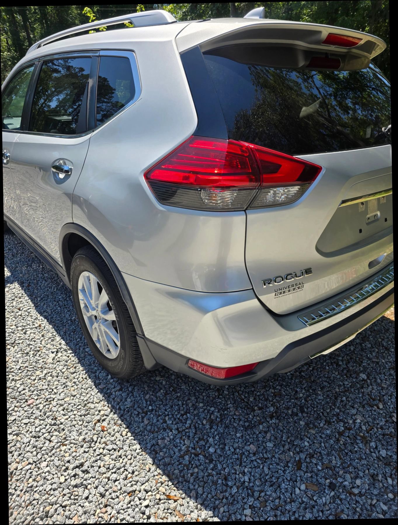 Used 2017 Nissan Rogue SV FWD image 18