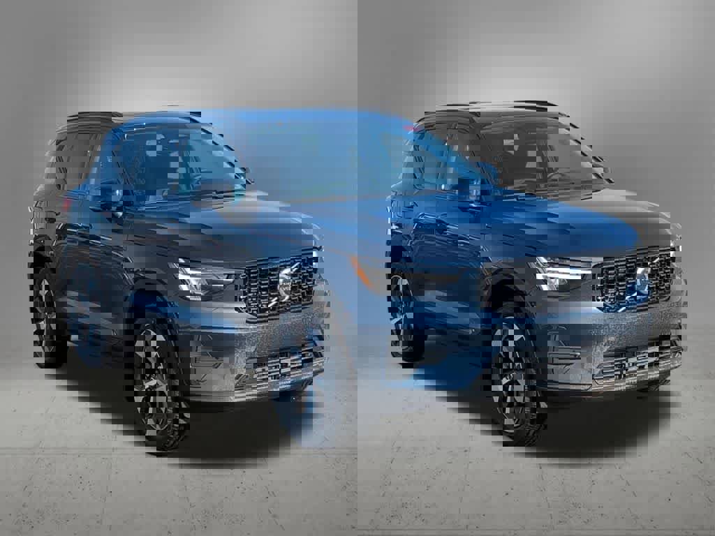 New 2026 Volvo XC40 B5 Core w/ Protection Package Premier image 8