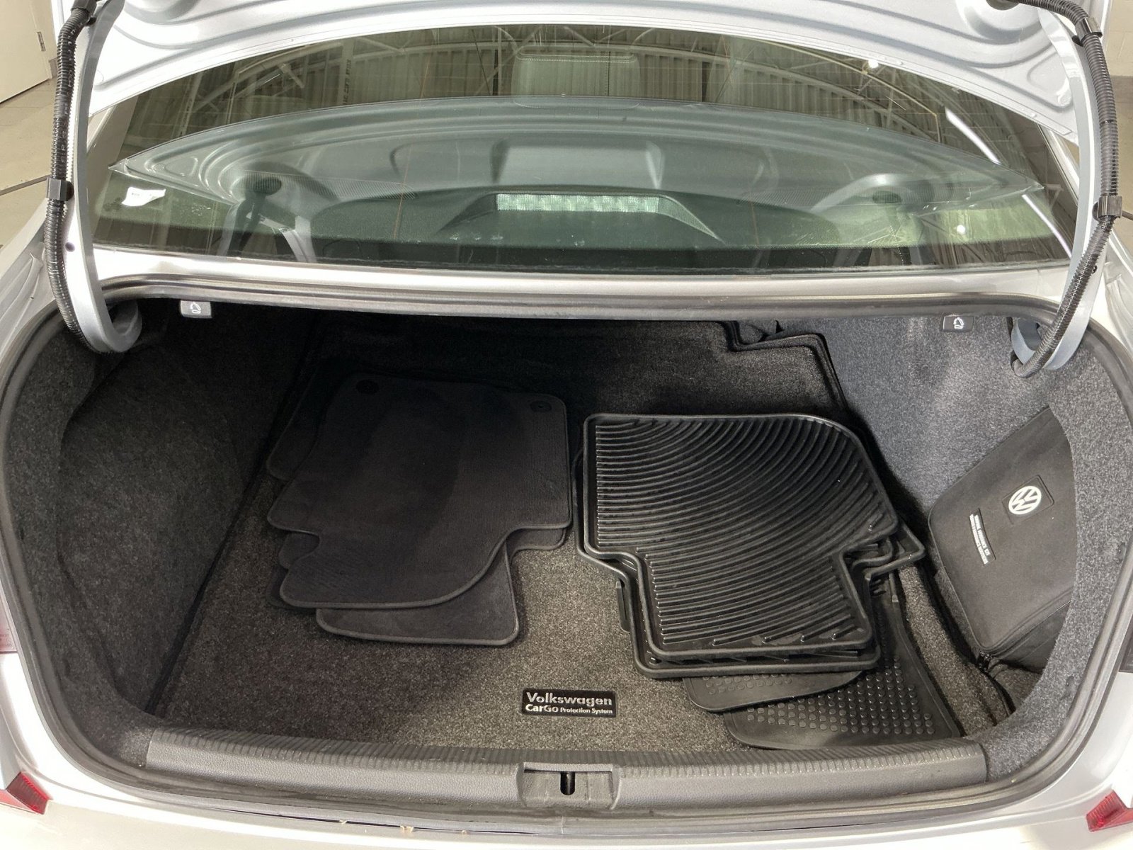 Used 2018 Volkswagen Passat 3.6 FWD image 25