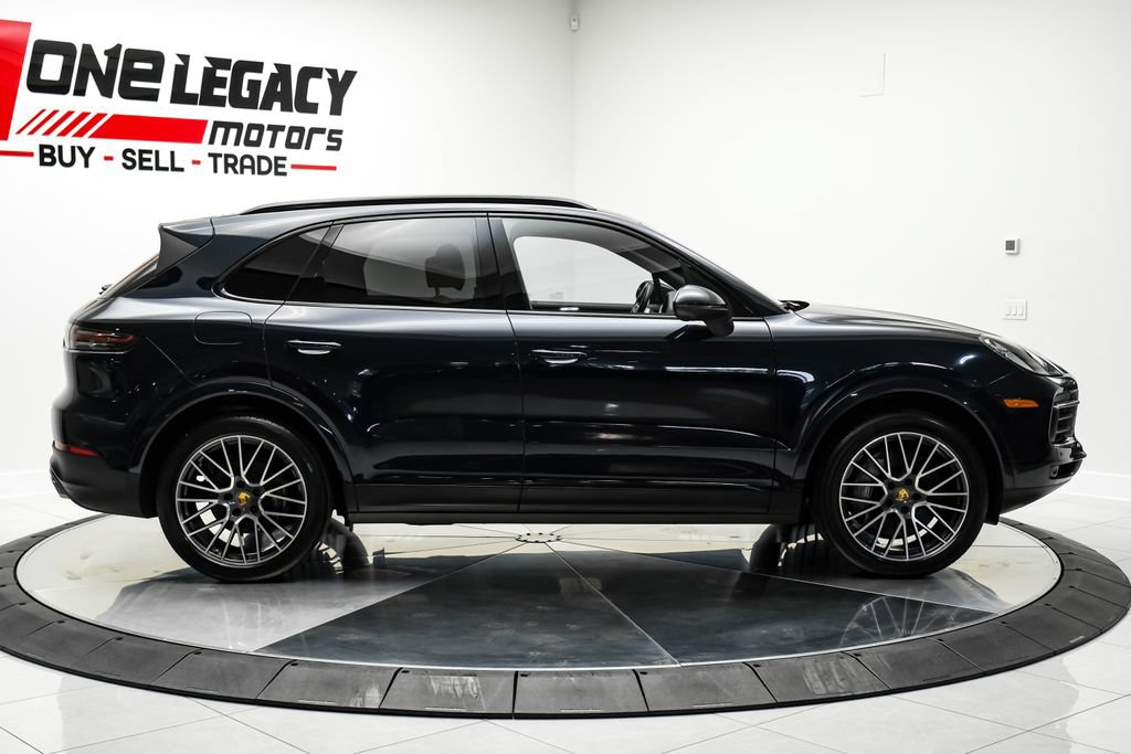 Used 2023 Porsche Cayenne w/ Premium Package AWD/4WD image 7