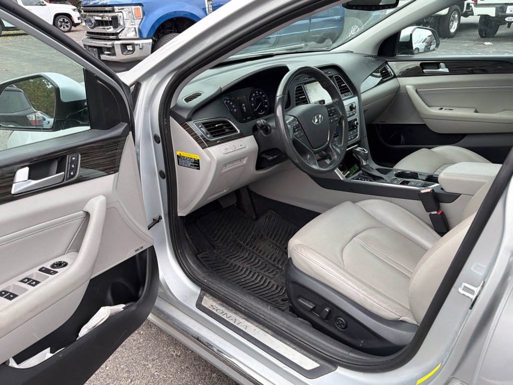 Used 2017 Hyundai Sonata Limited w/ Ultimate Package 02 FWD image 11