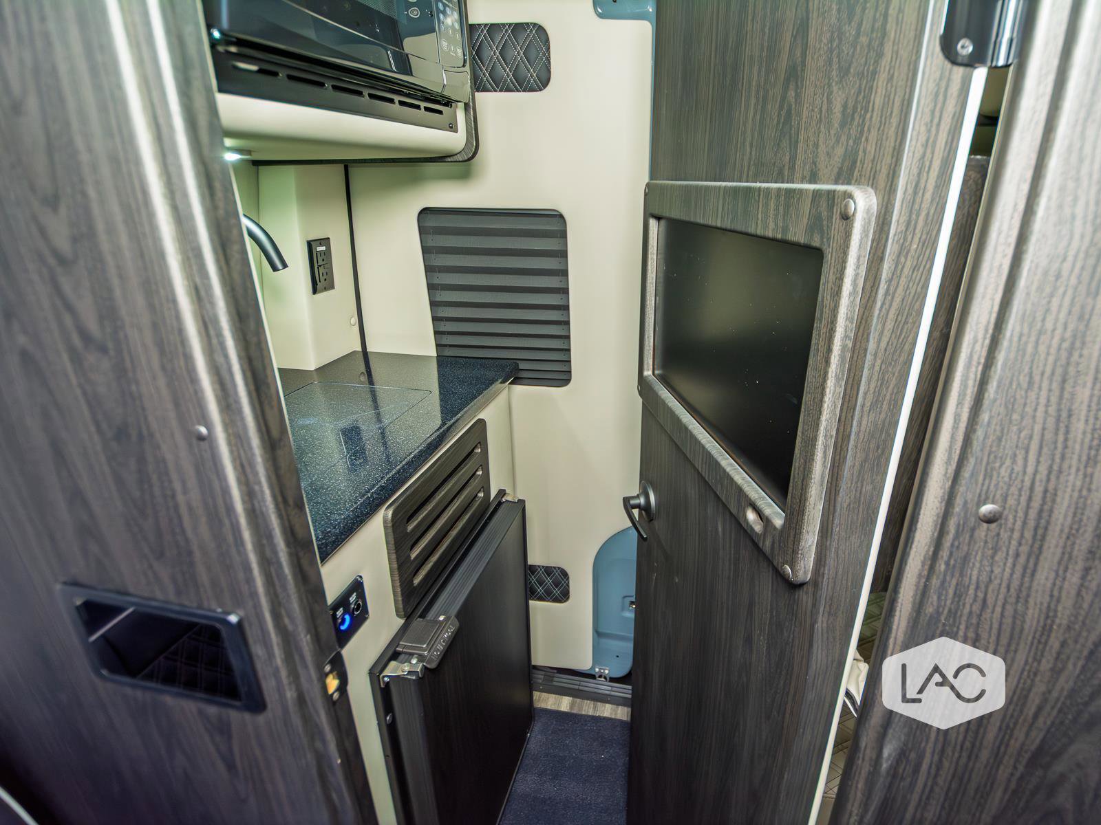 Used 2025 Mercedes-Benz Sprinter 3500 image 9