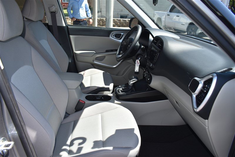 Used 2025 Kia Soul LX w/ LX Technology Package FWD image 27