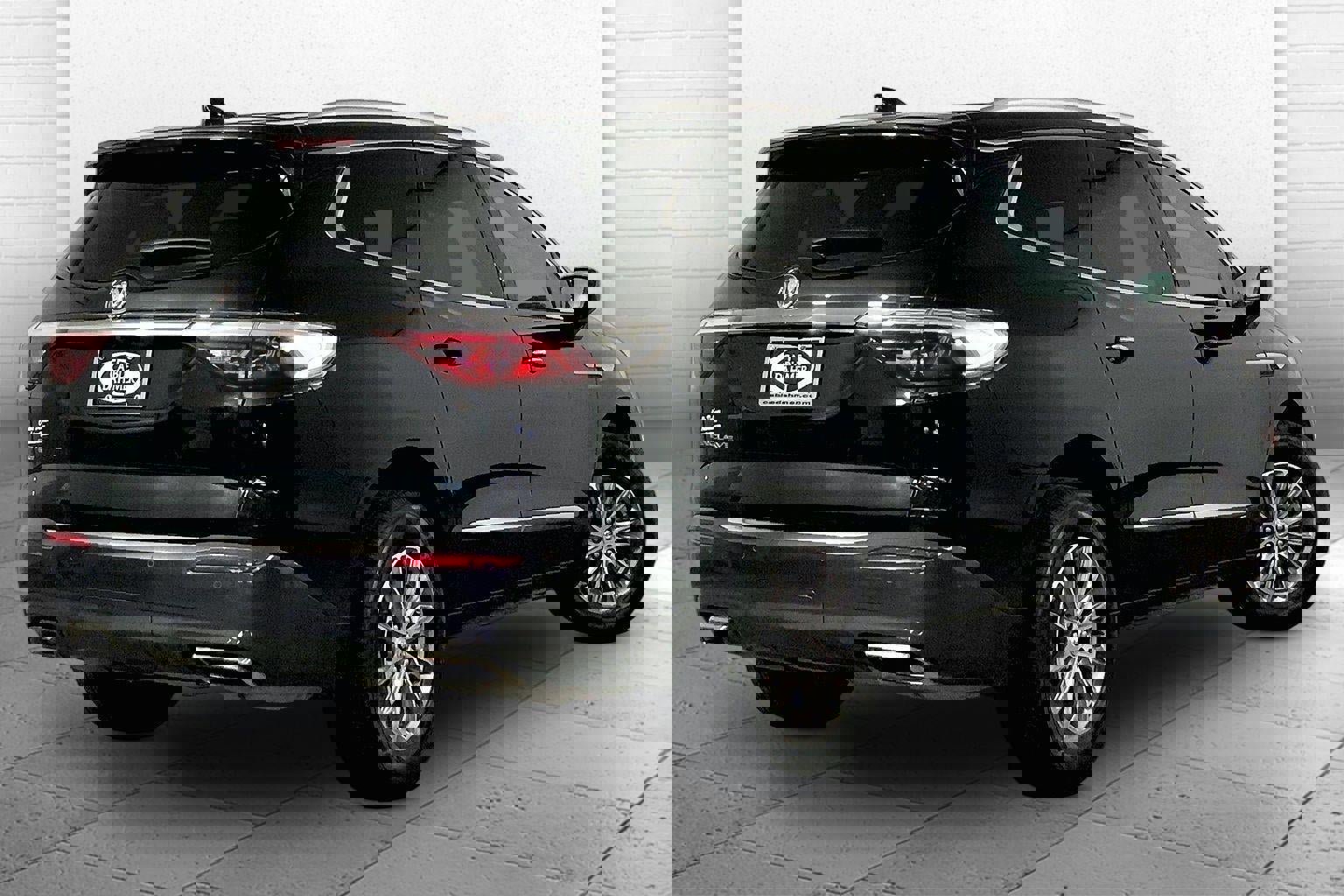 Used 2023 Buick Enclave Essence image 13