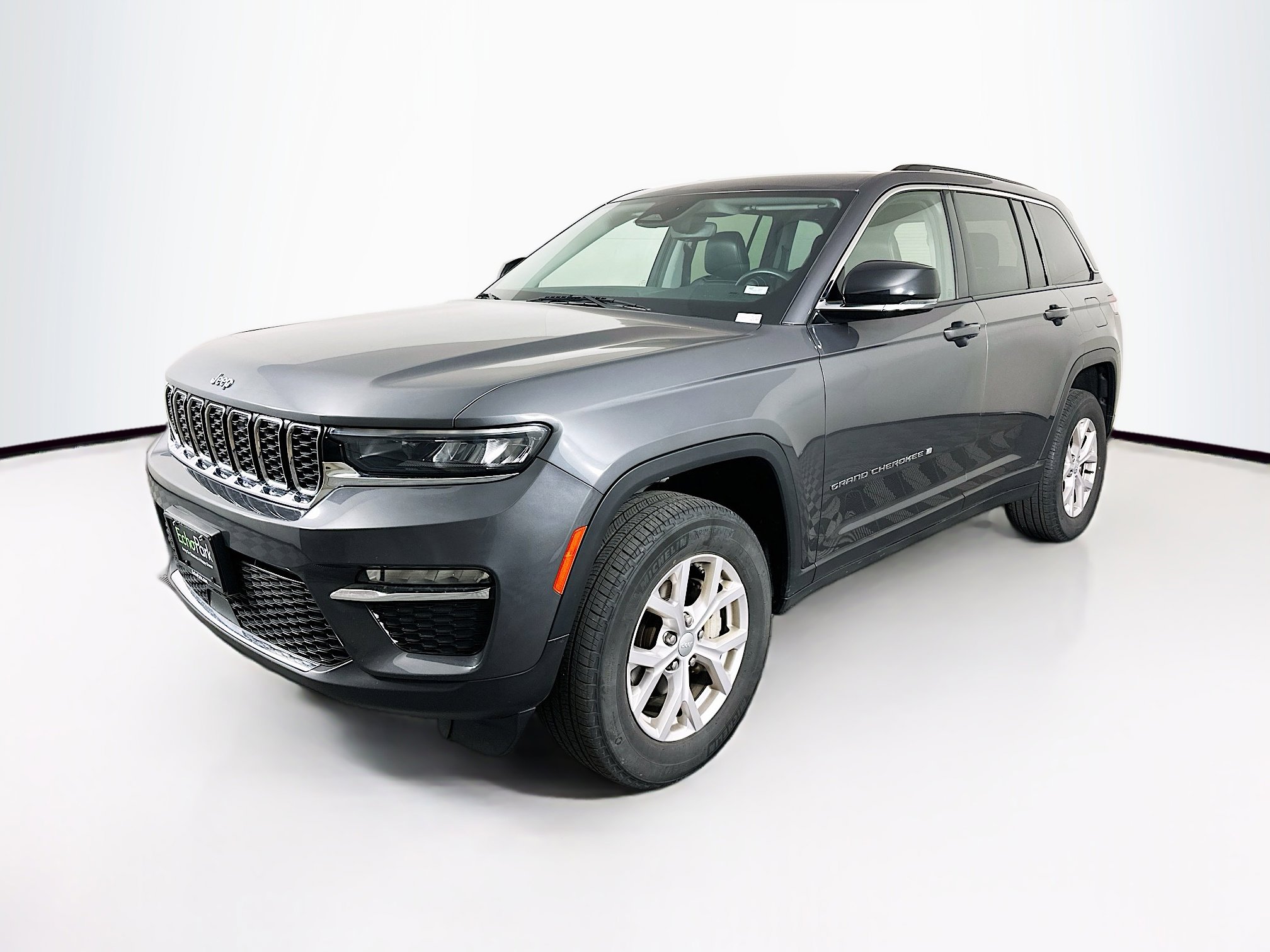Used 2022 Jeep Grand Cherokee Limited image 3