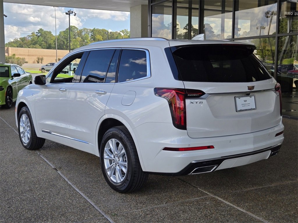 New 2025 Cadillac XT6 Luxury image 4