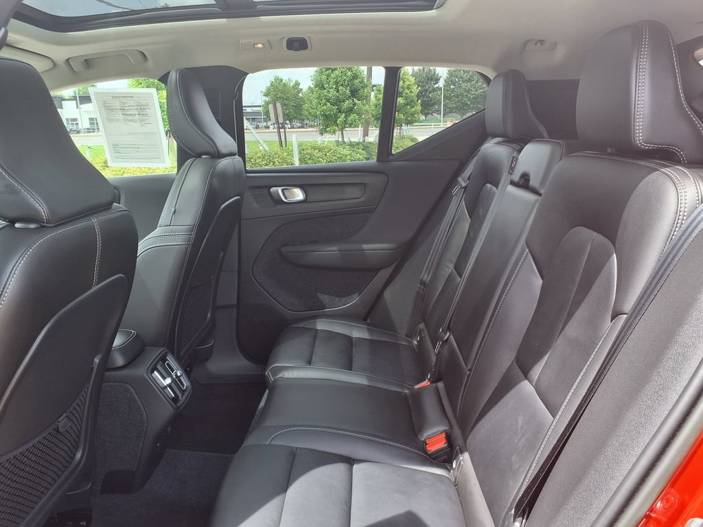 Certified 2023 Volvo XC40 B5 Ultimate w/ Protection Package Premier AWD/4WD image 17