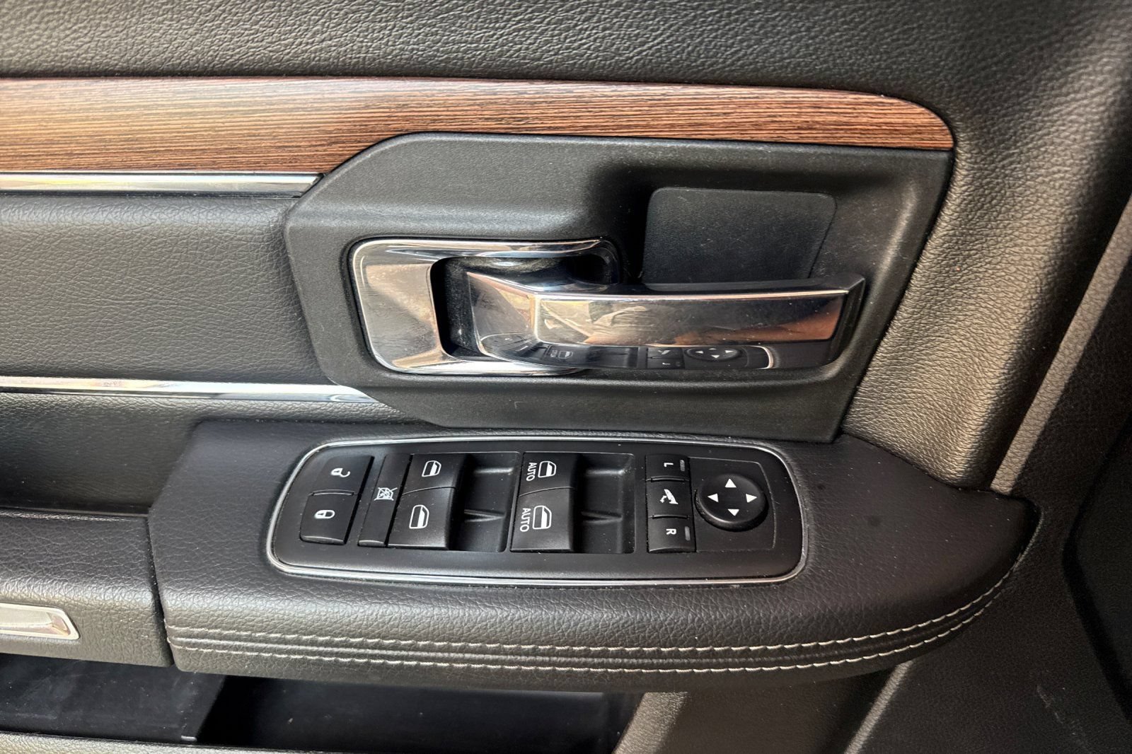 Used 2018 RAM 3500 Laramie w/ Convenience Group AWD/4WD image 12