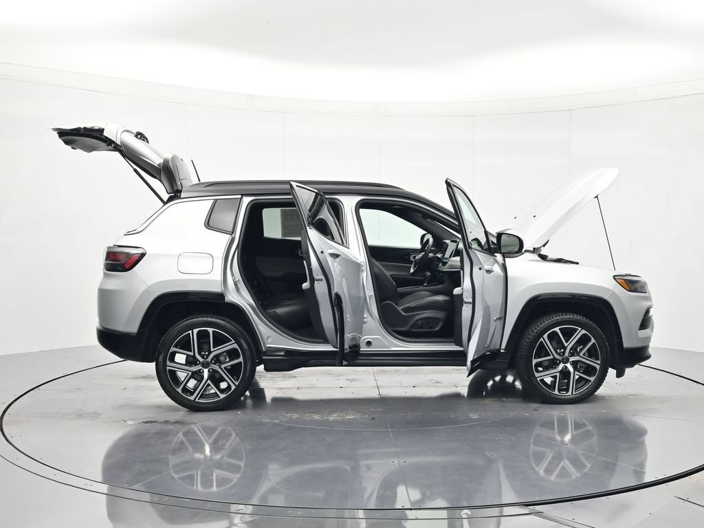 Used 2025 Jeep Compass Limited w/ Elite Group AWD/4WD image 49