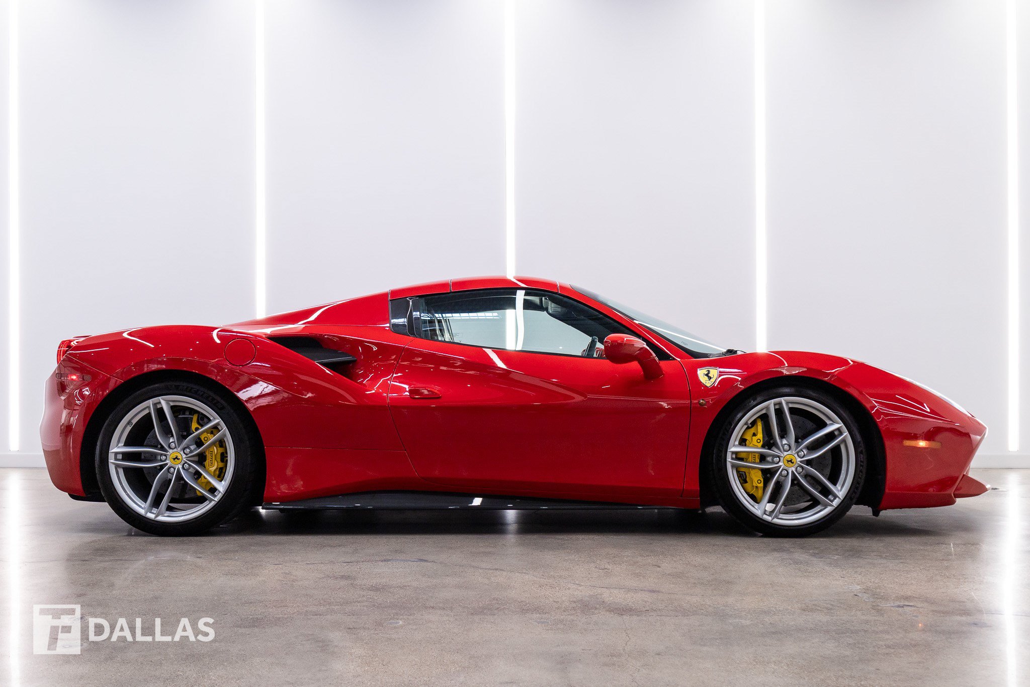 Used 2016 Ferrari 488 Spider RWD image 18