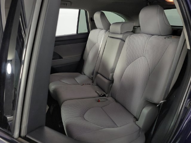 Used 2022 Toyota Highlander LE AWD/4WD image 18