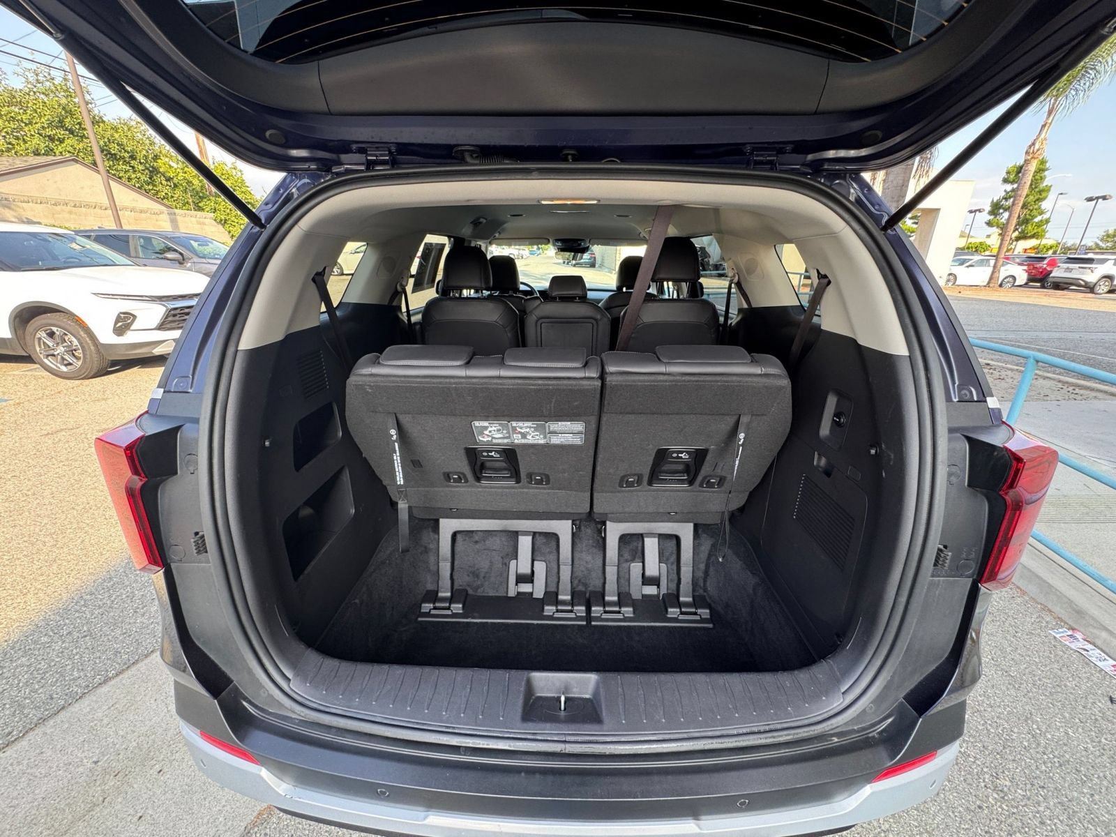 Used 2026 Kia Carnival FWD image 33