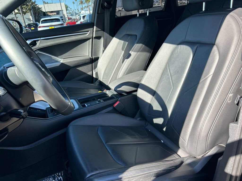 Used 2020 Audi Q3 2.0T Premium w/ Convenience Package AWD/4WD image 9