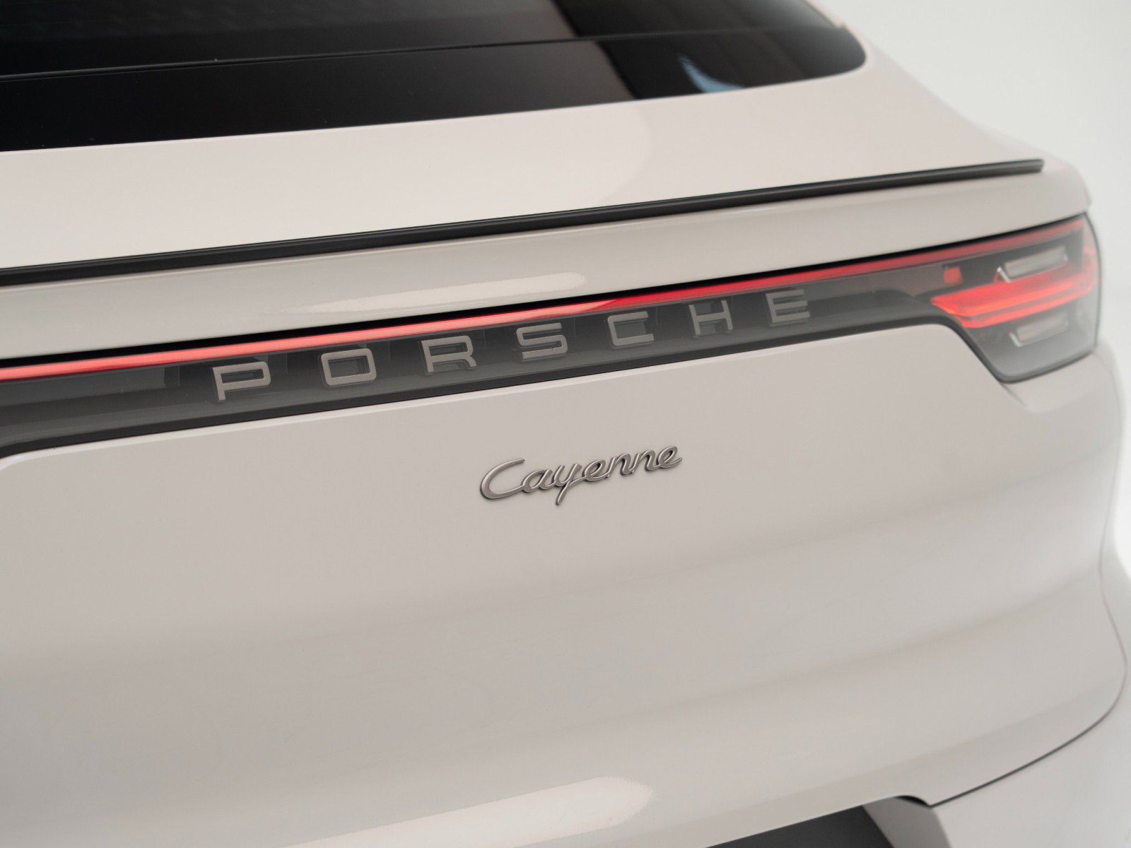 Certified 2022 Porsche Cayenne Platinum Edition image 13