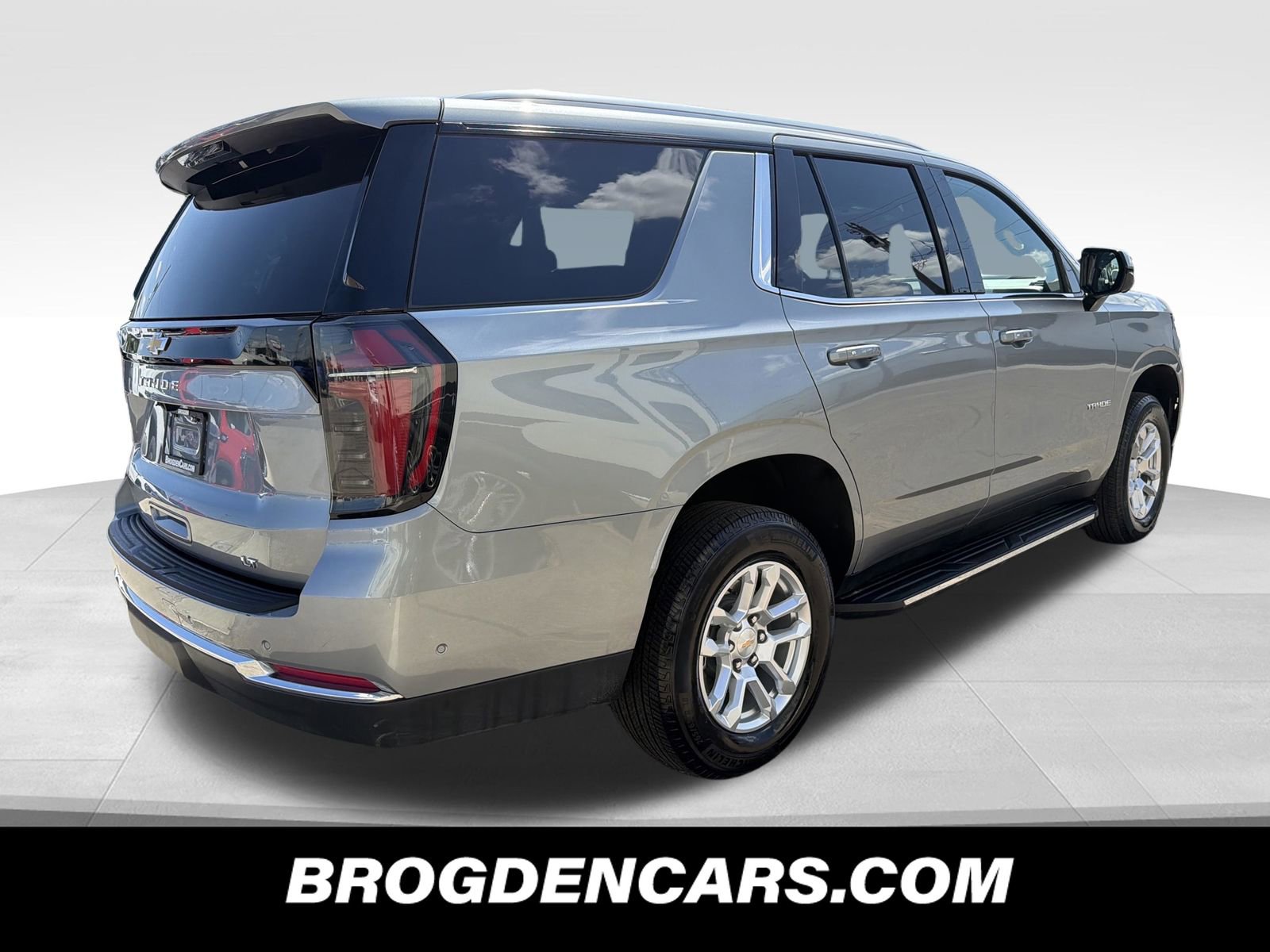 Used 2025 Chevrolet Tahoe LT AWD/4WD image 3