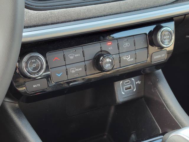 Used 2024 Jeep Compass Latitude AWD/4WD image 21