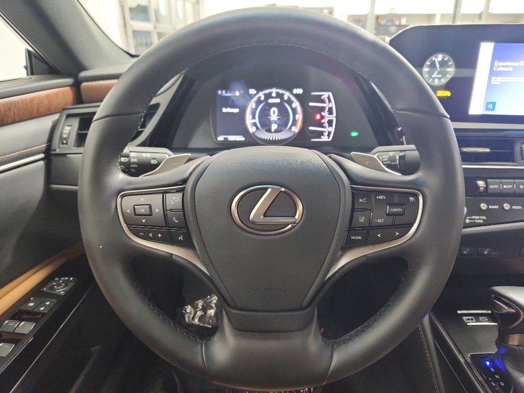 Used 2024 Lexus ES 350 Premium w/ Premium Package image 12