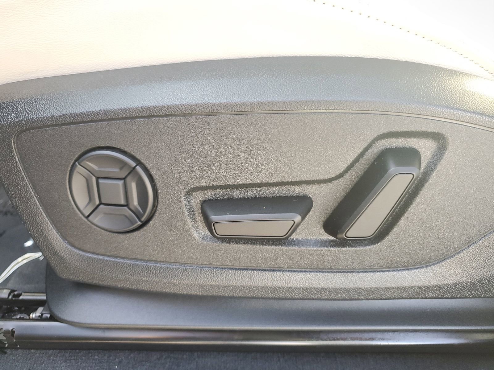 Used 2025 Audi Q3 2.0T Premium w/ Convenience Package image 23