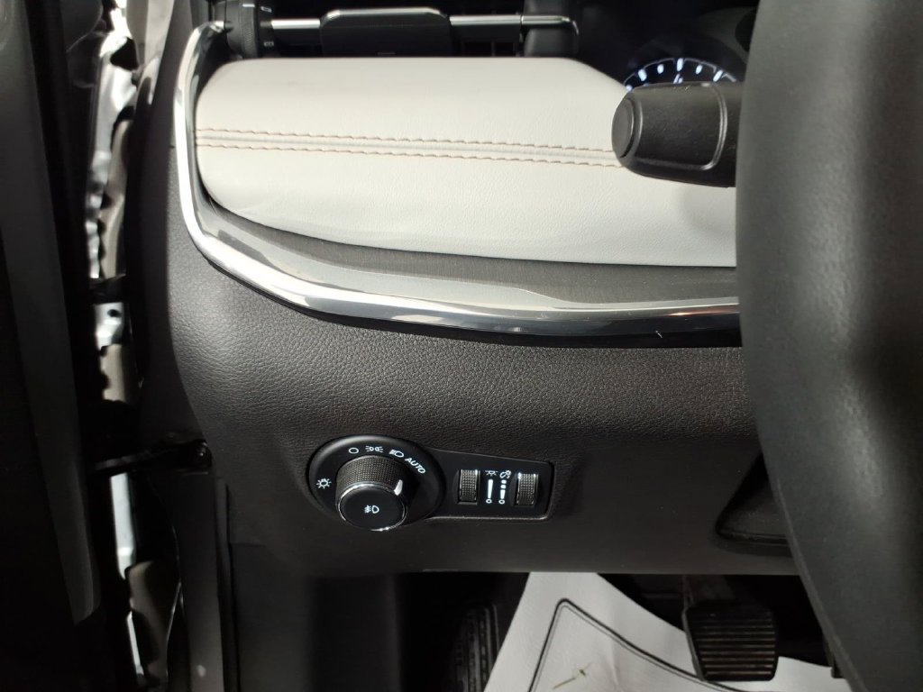 Used 2023 Jeep Compass Limited AWD/4WD image 16