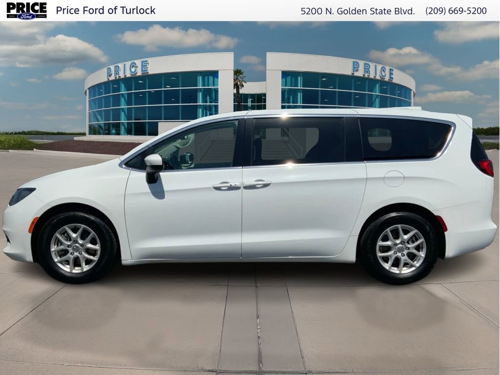Used 2017 Chrysler Pacifica LX FWD image 8